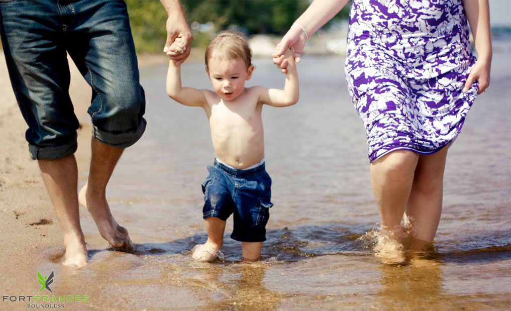Family fun on the shores of Rainy Lake in Fort Frances Ontario