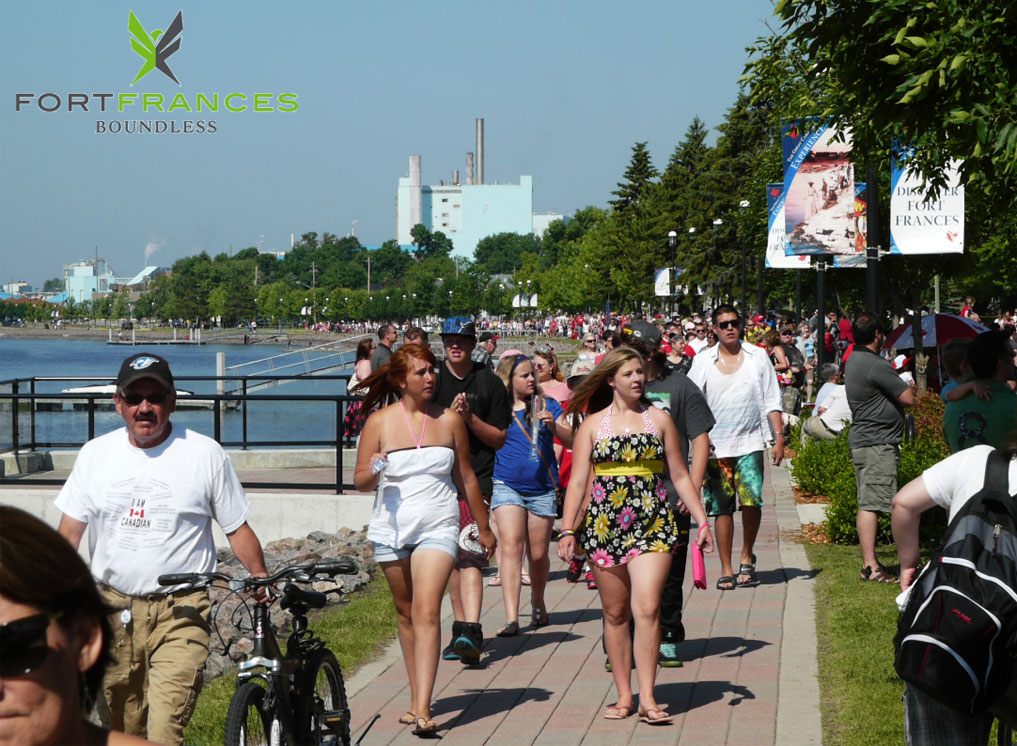 Crowds at the Sorting Gap Marina, on the LaVerendrye Parkway, on Rainy River, in Fort Frances Ontario